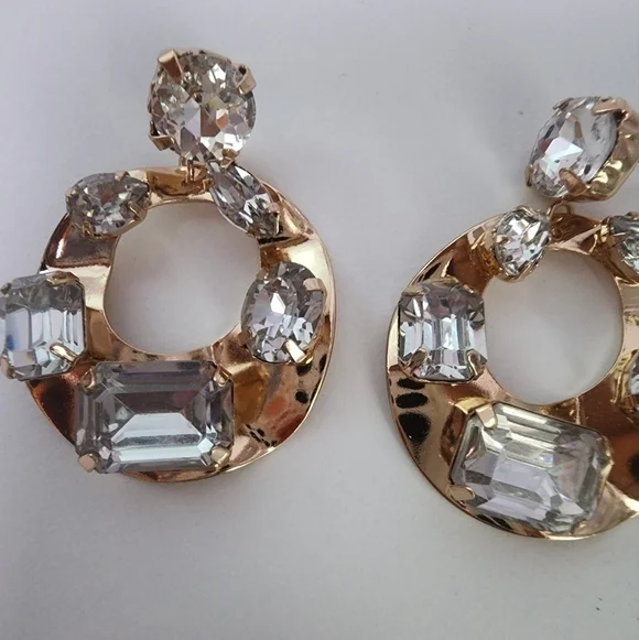 NEW Golden Multi Stone Embellished Crushed Metal Dangle Earrings - Picture 5 of 8